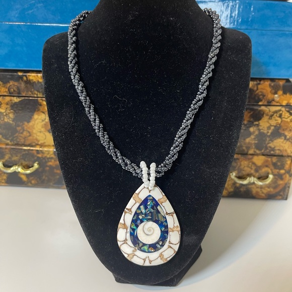 Bohemian Multi-Color Inlay Shell Pendant Necklace - Picture 1 of 4